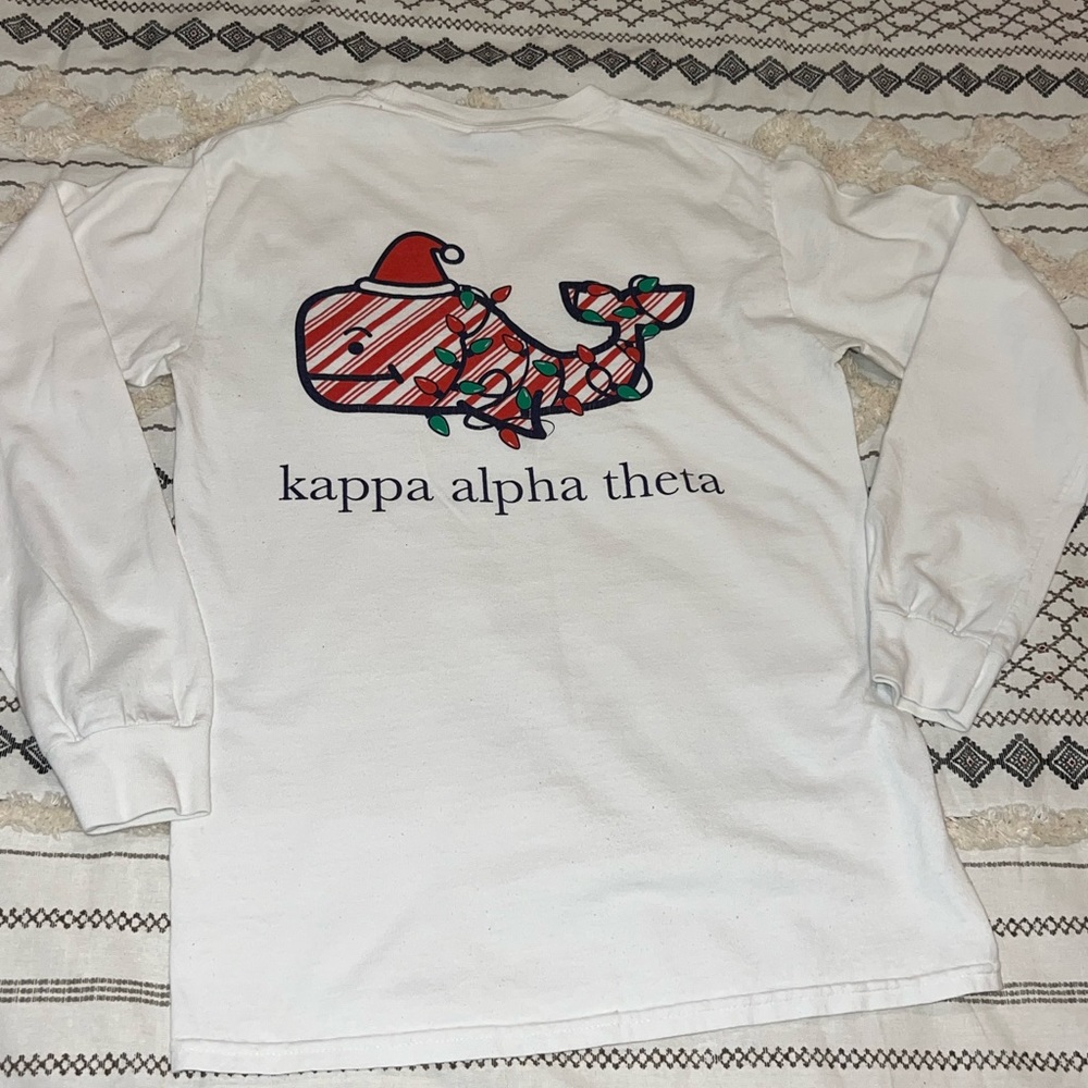 Vineyard Vines White Long Sleeve Tee with Festive Whale Design